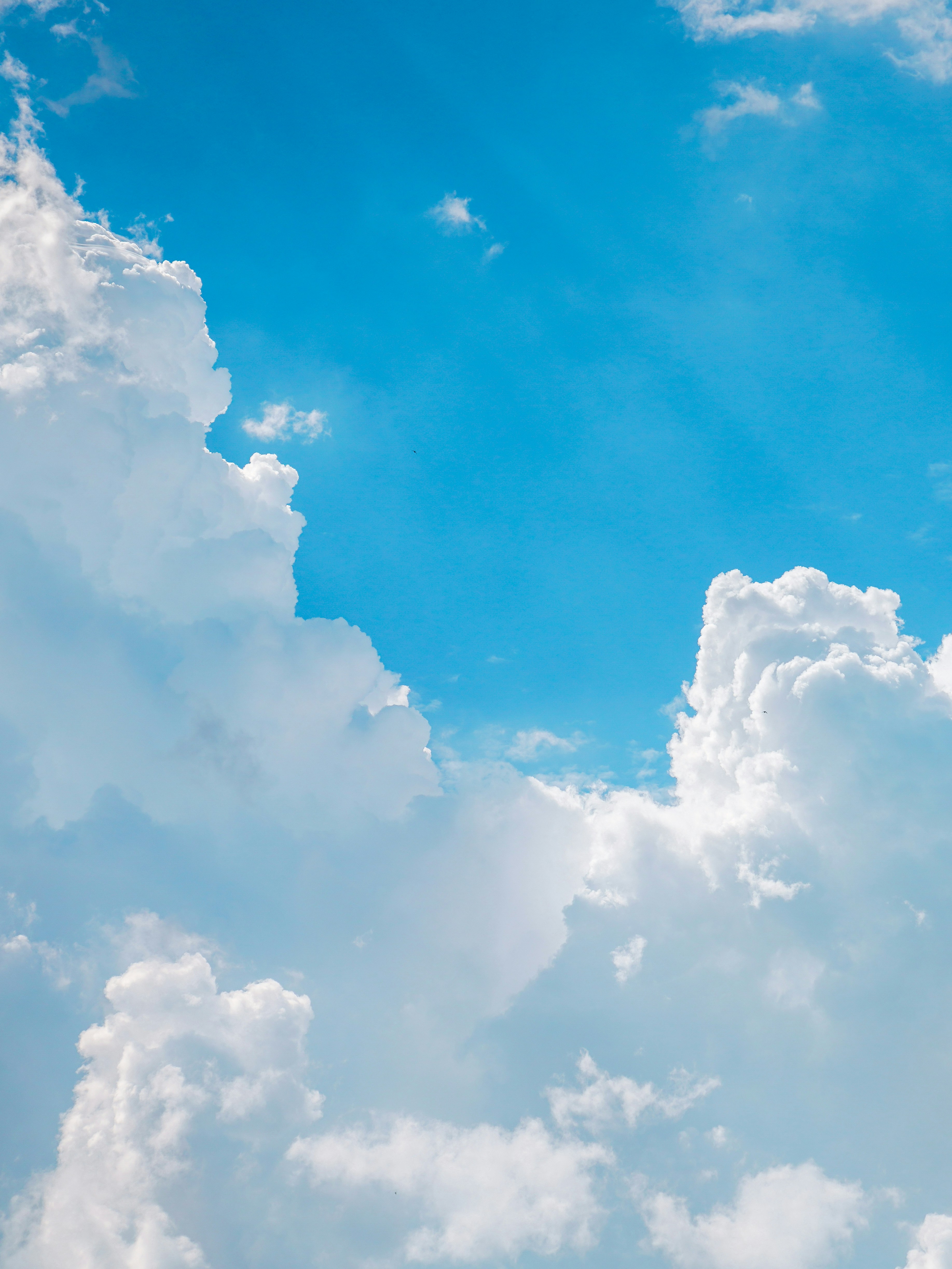 De radio, de wolken en de hemel